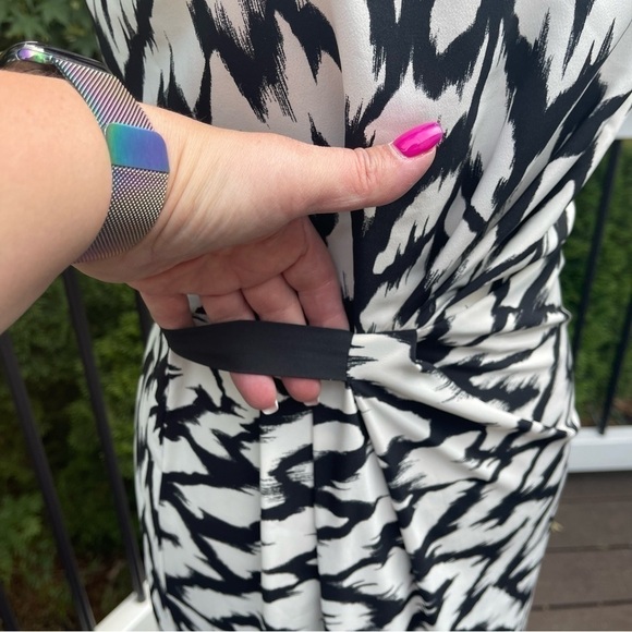 ARMANI Exchange Black & White Printed Dress Size 2 - Picture 9 of 11